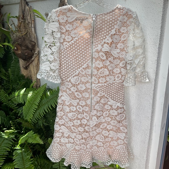 Lulu’s White Crocheted Eyelet Dress With Beige/Nude Lining - Size M - Picture 7 of 12